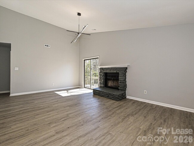 Building Photo - 6455 Tivoli Ct