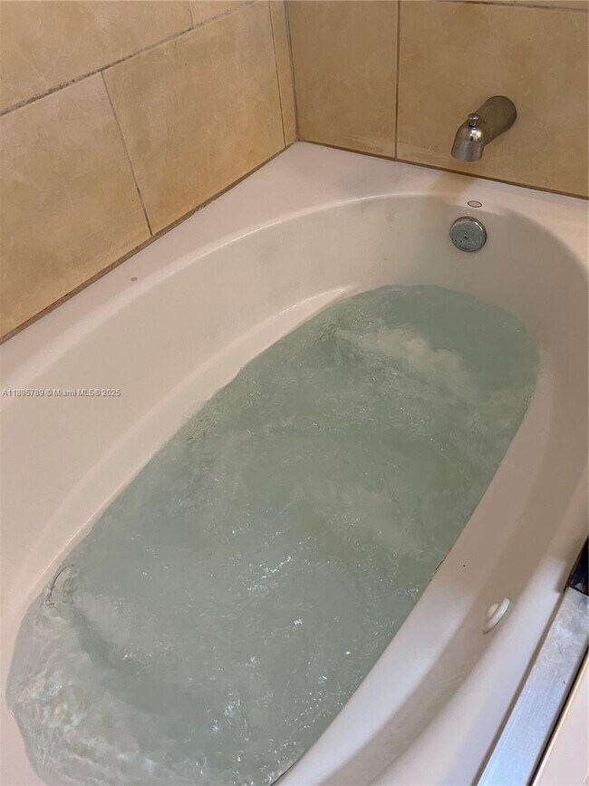 Building Photo - 9456 SW 77th Ave