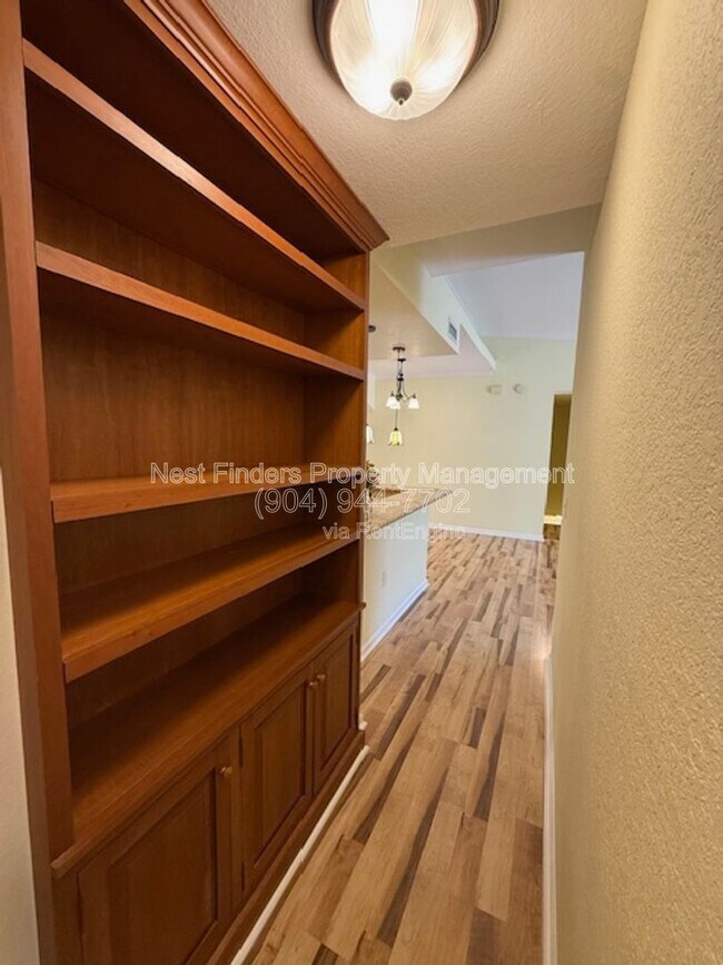 Building Photo - 10075 Gate Pkwy N