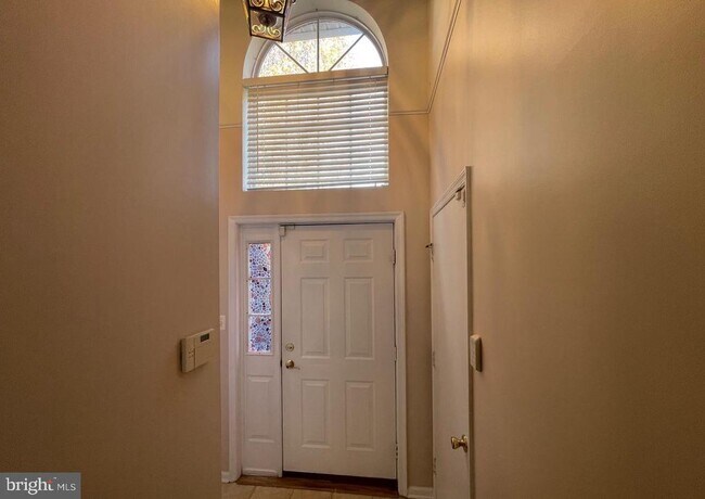 Building Photo - 127 Tulip Ln