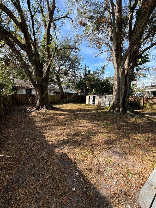 Building Photo - 3 Bed 1 Bath North St. Petersburg