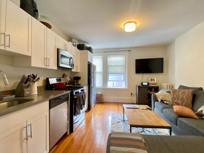 Building Photo - Nicely renovated 2 bed in Brookline.