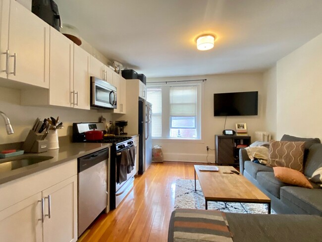 Building Photo - Spacious two bedroom in Brookline