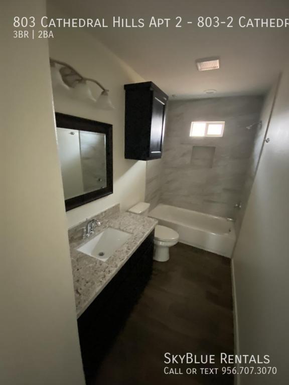 Building Photo - 803 Cathedral Hl