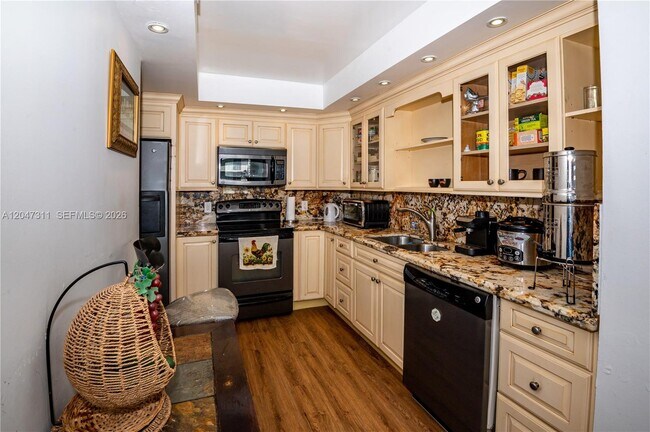 Building Photo - 7545 E Treasure Dr