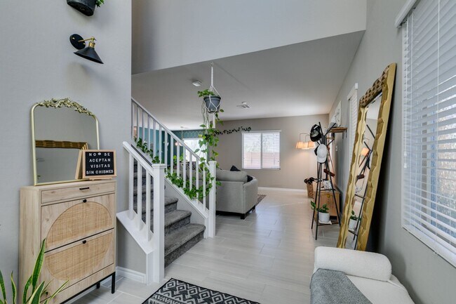 Building Photo - Gated, 4bed + loft with Bedroom and Full bathroom downstairs. Skye Canyon