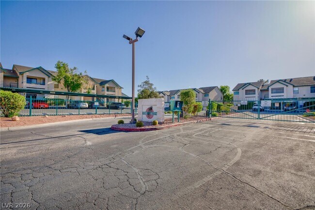 Building Photo - 5171 S Lindell Rd