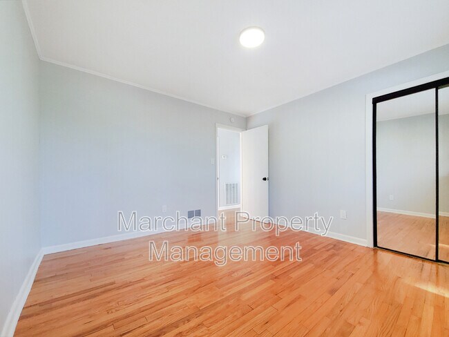 Building Photo - 1104 Dorothy St