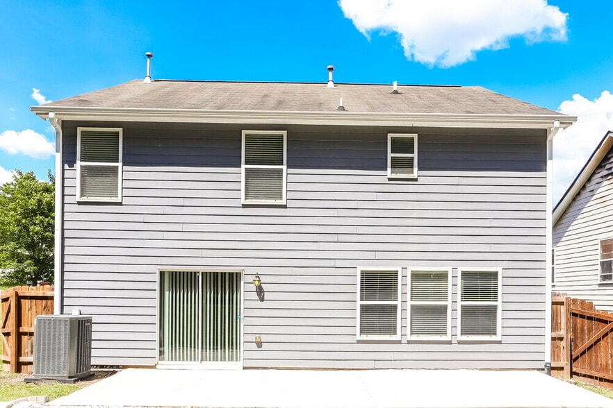 Building Photo - 2210 Valley Creek Dr