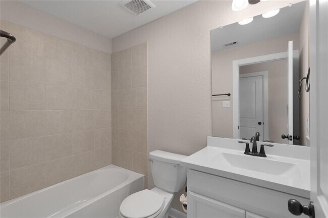 Building Photo - 23827 Via Leoni Dr