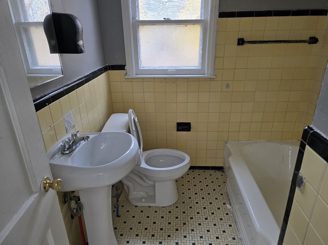 Building Photo - 8239 Manor