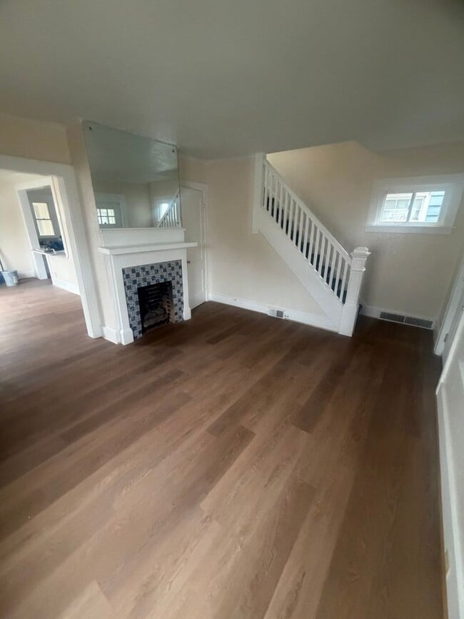 Building Photo - Remodeled West Side 3 Bedroom House