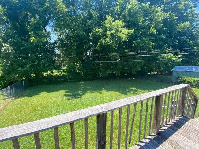 Building Photo - 714 S Marion Ave