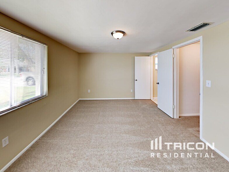 Building Photo - 3679 Rockaway Dr