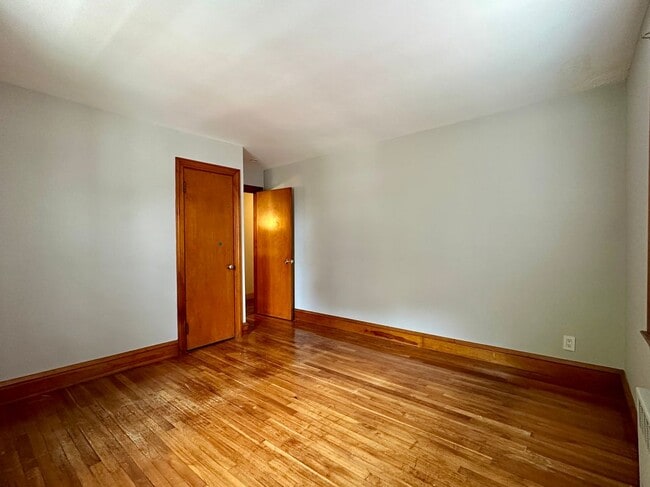 Building Photo - 6 Piave St
