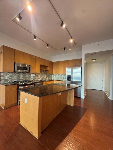 Building Photo - 150 E Robinson St