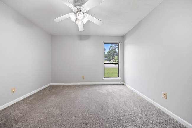 Building Photo - 210 Hillbrook Dr