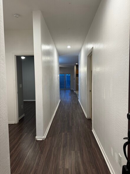 Building Photo - 7136 W Palo Verde Dr