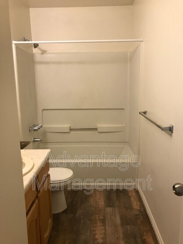 Building Photo - 952 S Freedom Blvd