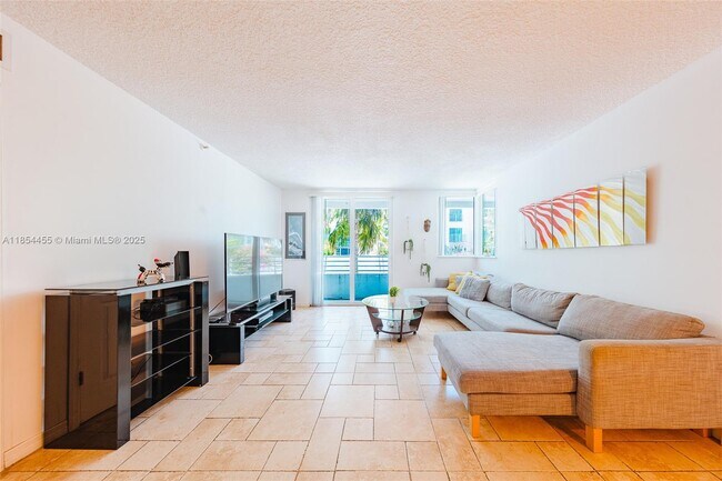 Building Photo - 7800 Collins Ave