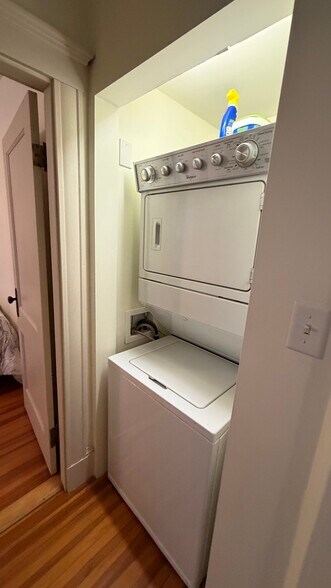 Building Photo - 11 Pearl St