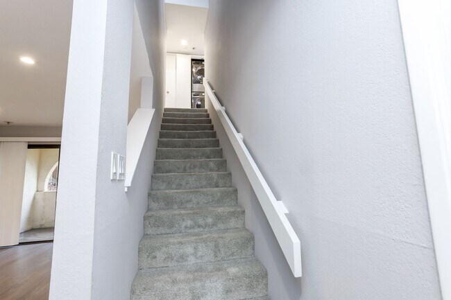 Building Photo - 2 Bed / 2.5 Bath pet friendly condo near downtown San Carlos with two parking spaces. YouTube tour!