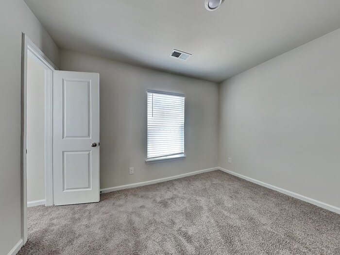 Building Photo - 498 Blue Garden Wy