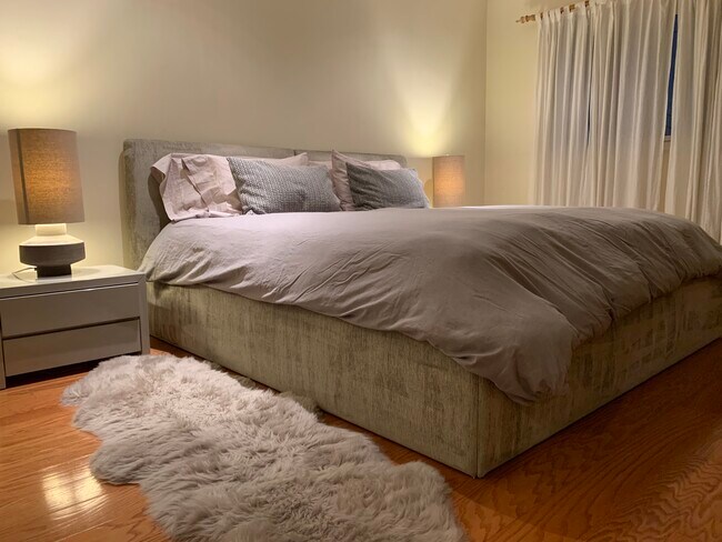 Building Photo - 451 S Barrington Ave