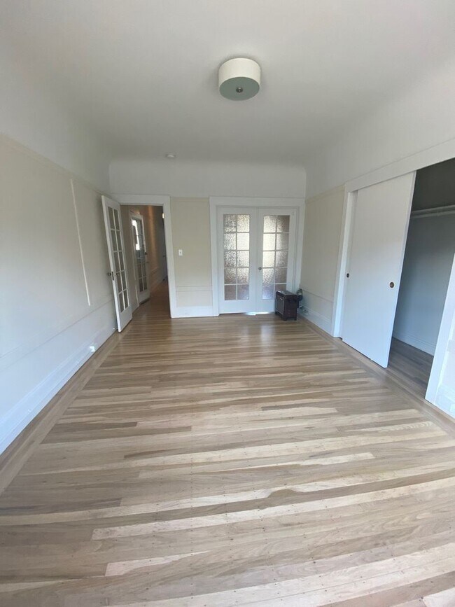 Building Photo - 3988