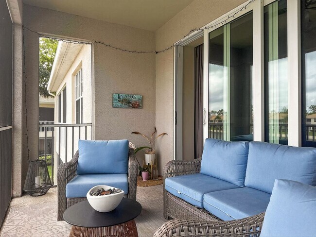 Building Photo - 2 Bed + Flex, 2 Bath Fully Furnished Annual Rental