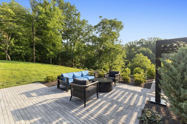 Building Photo - 1500 Arlington Blvd