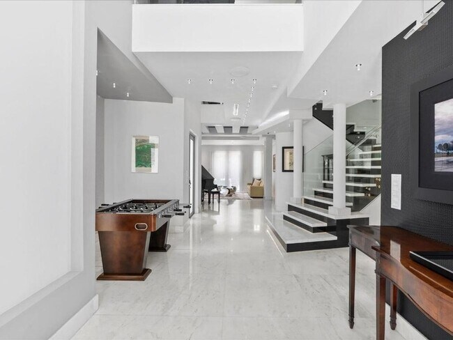 Building Photo - 3917 S Le Jeune Rd