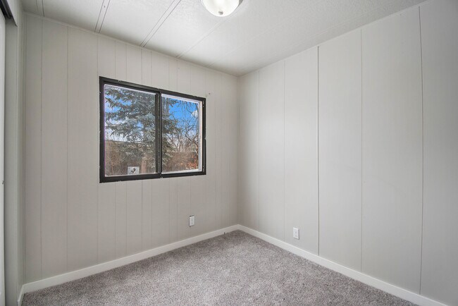Building Photo - 1021 Glen Creighton Dr