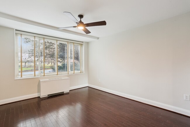 Building Photo - 4000 Tunlaw Rd NW