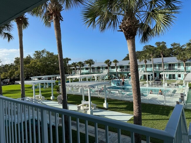 Building Photo - 541 S Peninsula Ave