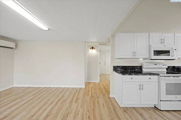 Building Photo - 706 Willard Ave