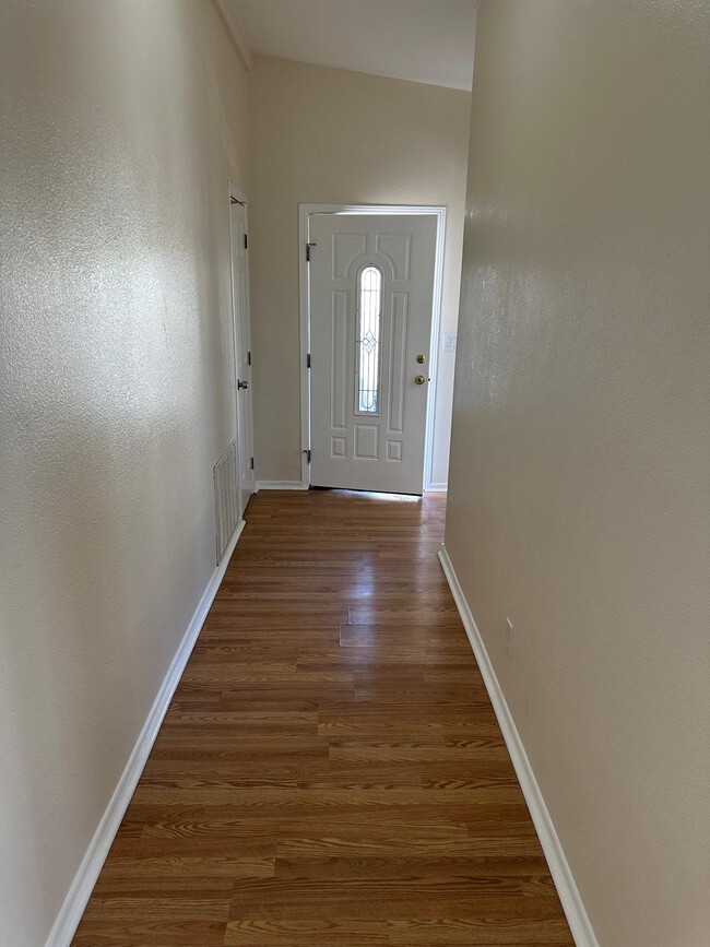 Building Photo - 2308 Rangeview Dr