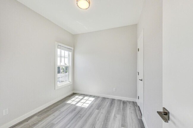 Building Photo - 1707 36th Ave