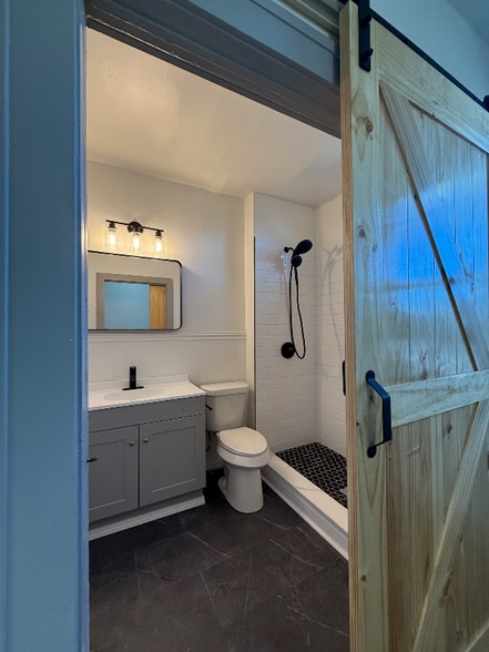 Building Photo - 1342 W 69th St