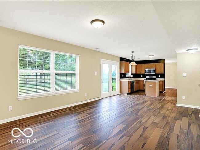 Building Photo - 7133 Silver Lake Dr