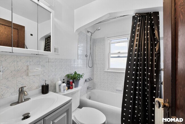 Building Photo - 96 Kenwood Ave