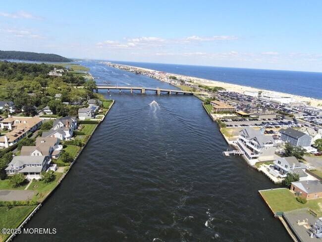 Primary Photo - 27 Waterman Ave