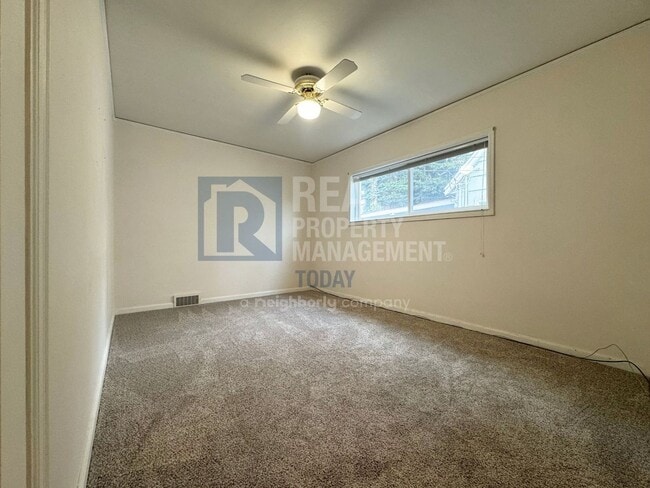 Building Photo - 910 N Union Ave