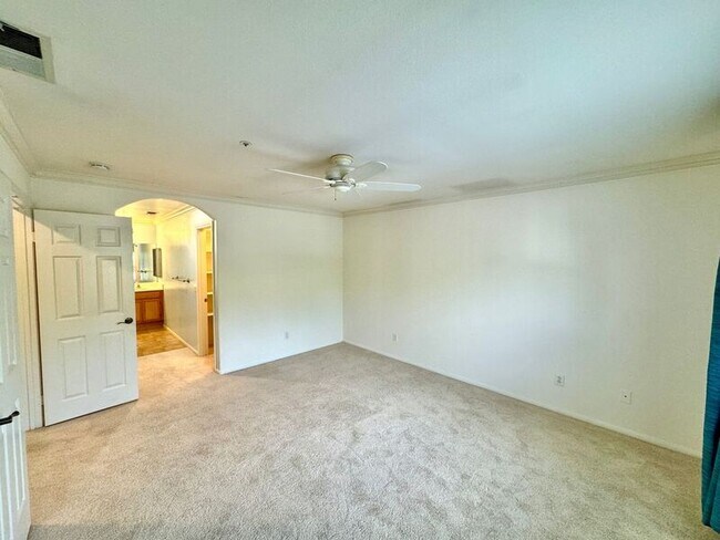 Building Photo - 2036 Courage St