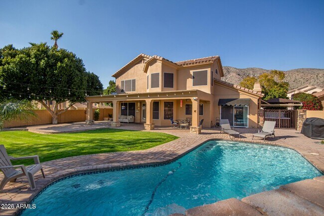 Building Photo - 1211 E Desert Flower Ln