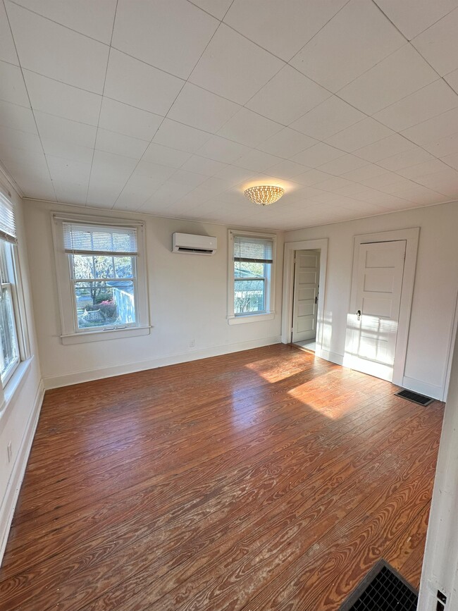 Building Photo - 303 Virginia Ave