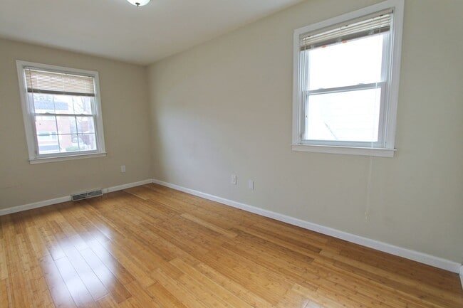 Building Photo - 617 Renz St