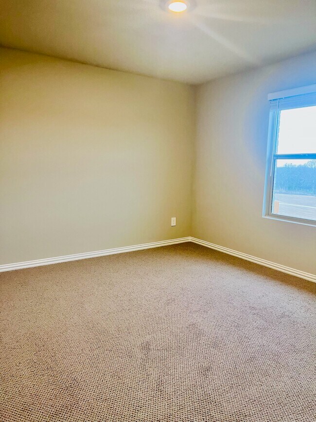 Building Photo - 1202 Booker Dr