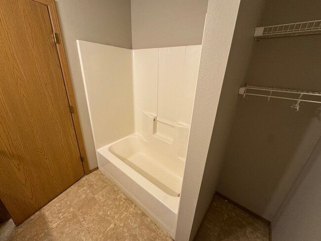 Building Photo - Updated 2 bedroom one bath apartment in be...