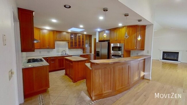 Building Photo - 2323 Ridgefield Dr